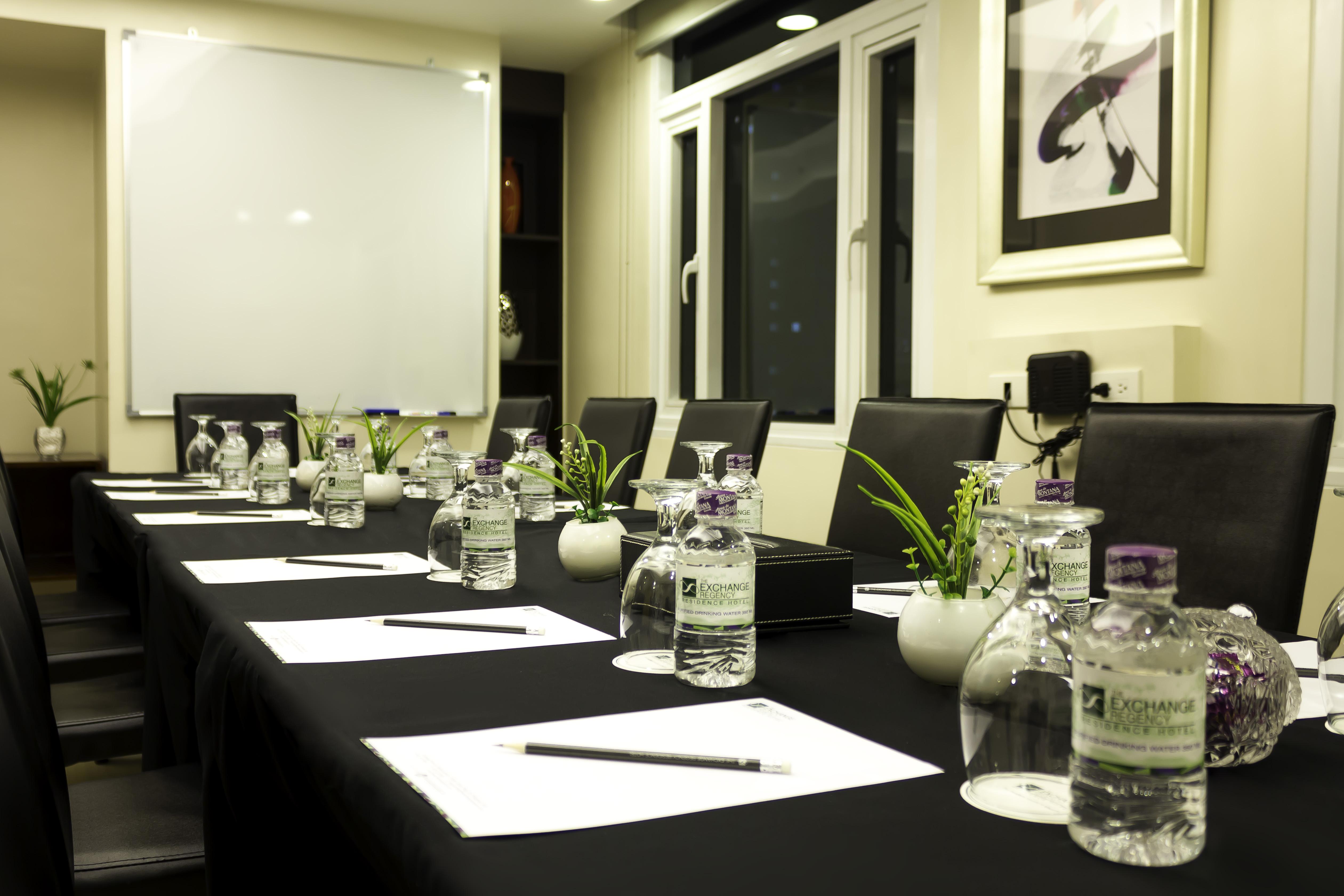 The Exchange Regency Residence Hotel Managed By Hii Pasig City Экстерьер фото