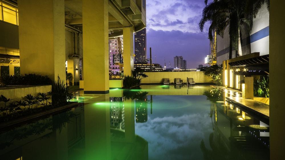 The Exchange Regency Residence Hotel Managed By Hii Pasig City Экстерьер фото