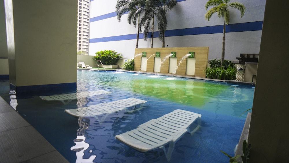 The Exchange Regency Residence Hotel Managed By Hii Pasig City Экстерьер фото